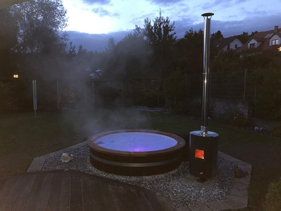 Geleverde inbouw hot tub Saarbruecken